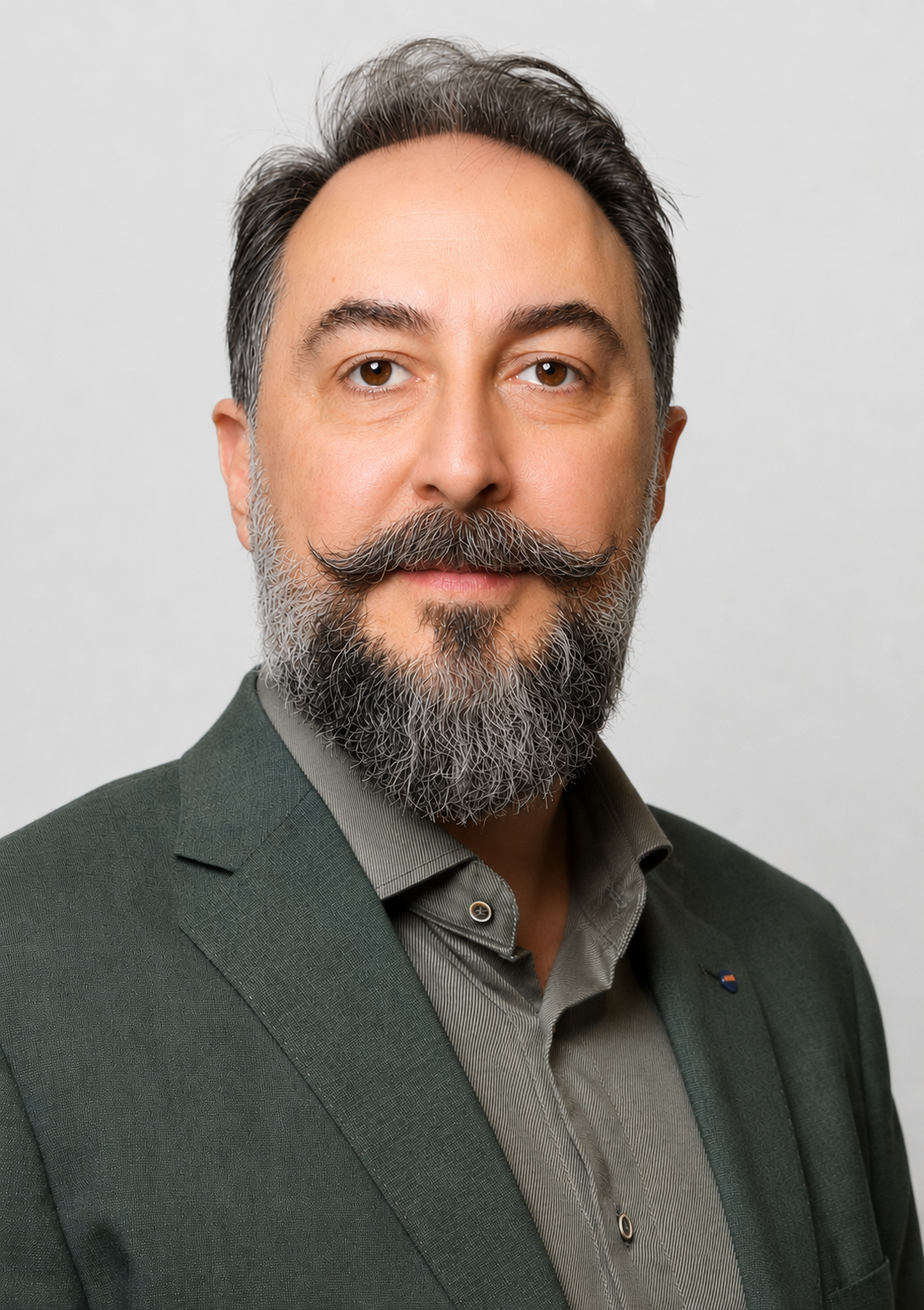 Maziar headshot